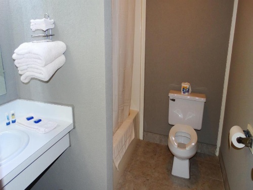 Attican Motel - Attica - Batavia - Warsaw - Darien Lake image 8